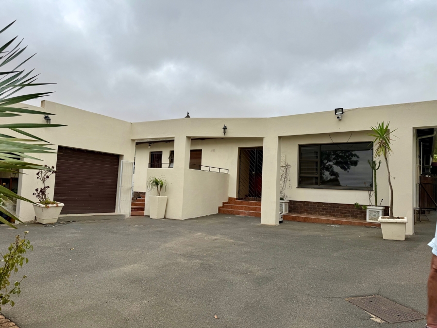 4 Bedroom Property for Sale in Bergzicht Western Cape